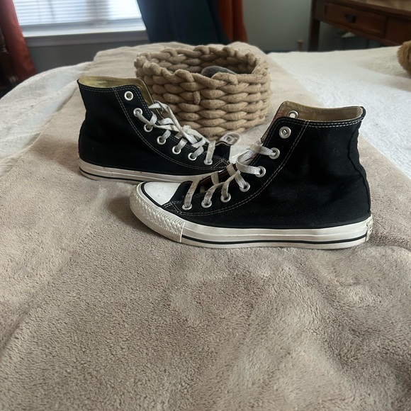 Converse Black High-Top Sneakers Classic Design - Picture 2 of 3